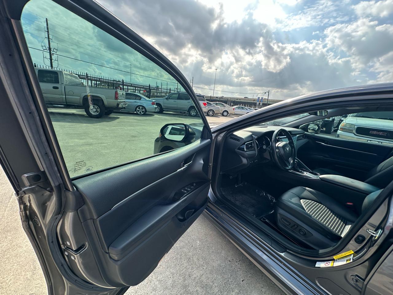 Toyota Camry SE 2019