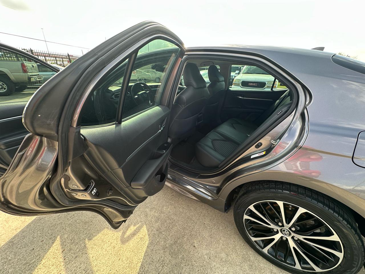 Toyota Camry SE 2019