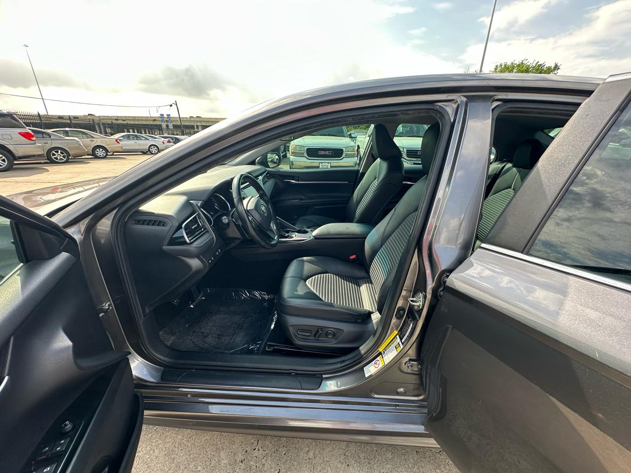 Toyota Camry SE 2019