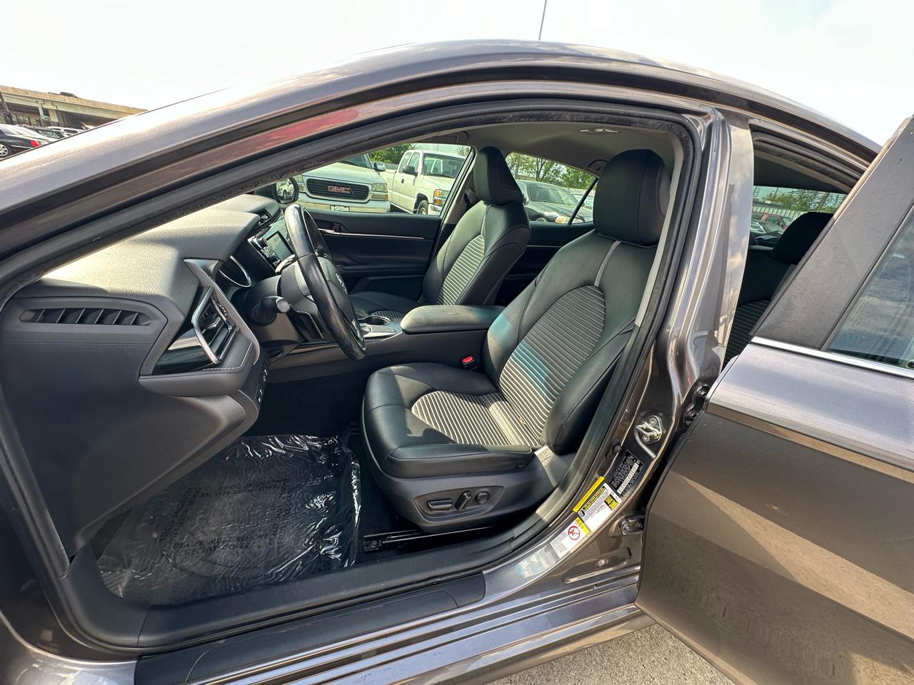 Toyota Camry SE 2019