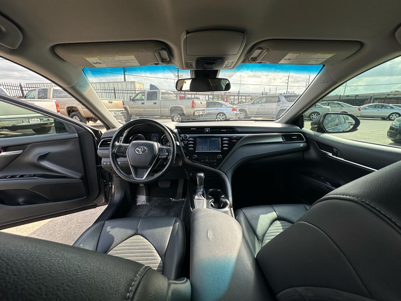 Toyota Camry SE 2019