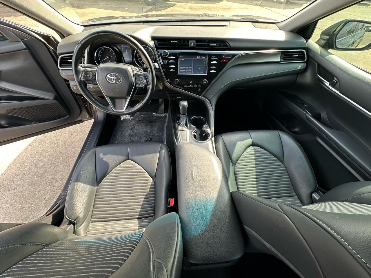 Toyota Camry SE 2019