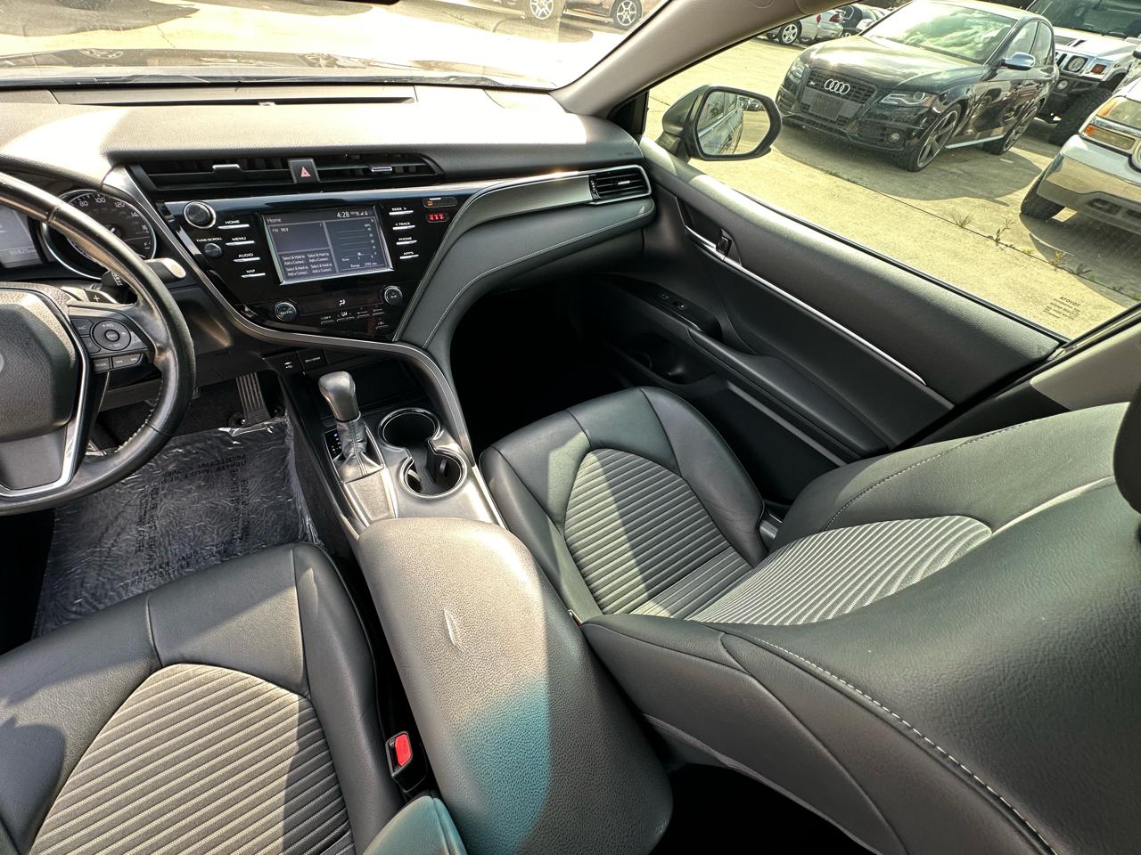 Toyota Camry SE 2019