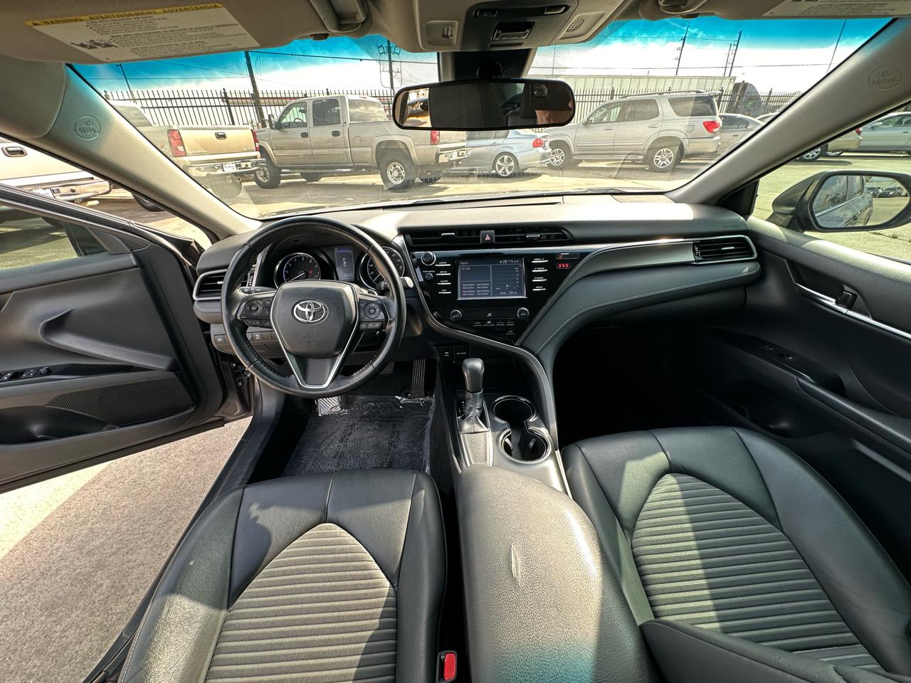 Toyota Camry SE 2019