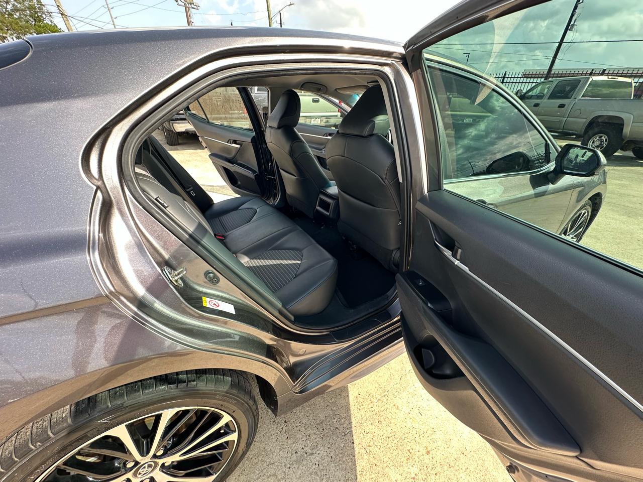 Toyota Camry SE 2019