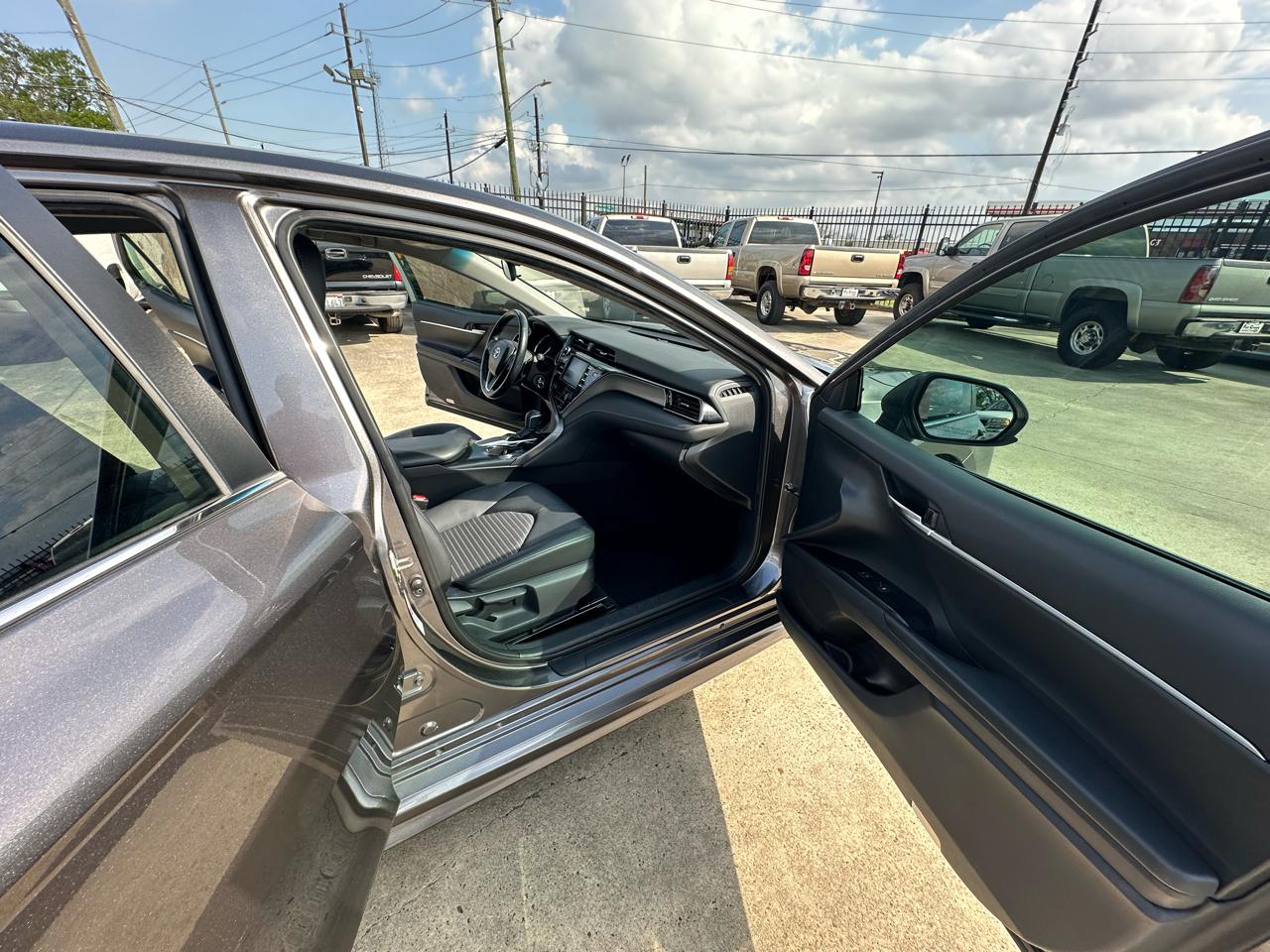 Toyota Camry SE 2019