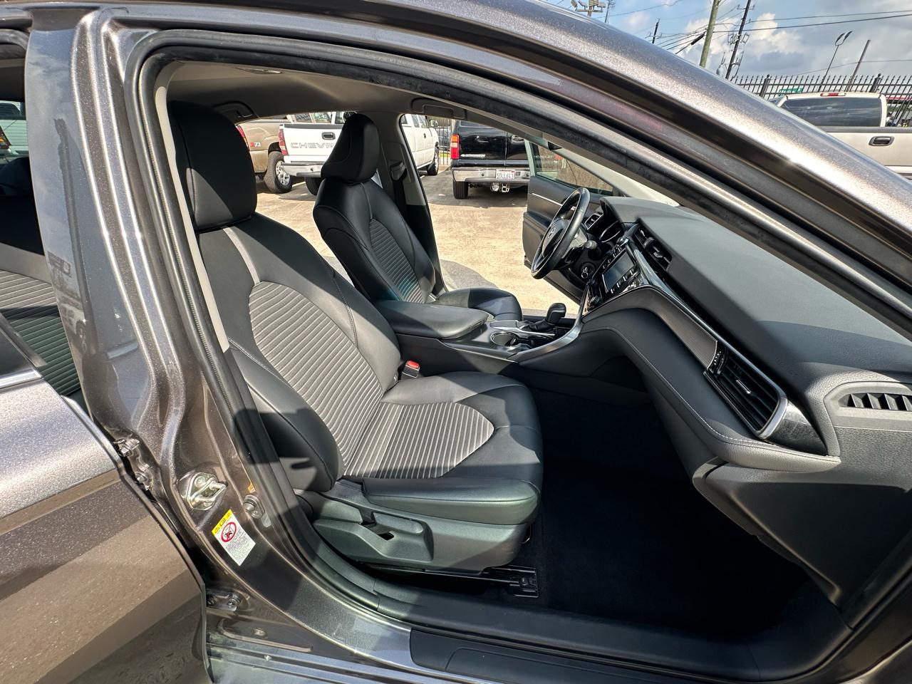 Toyota Camry SE 2019