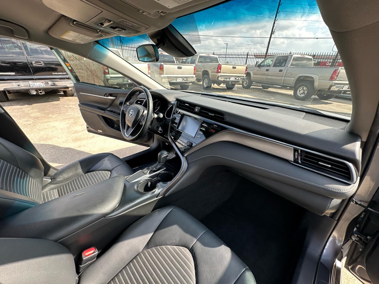 Toyota Camry SE 2019