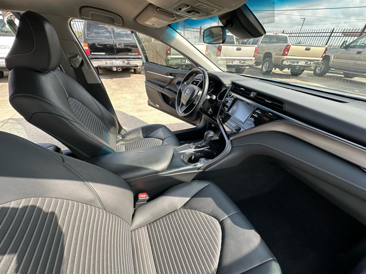 Toyota Camry SE 2019