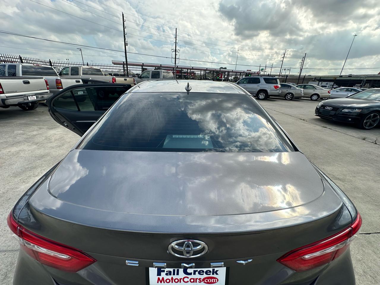 Toyota Camry SE 2019