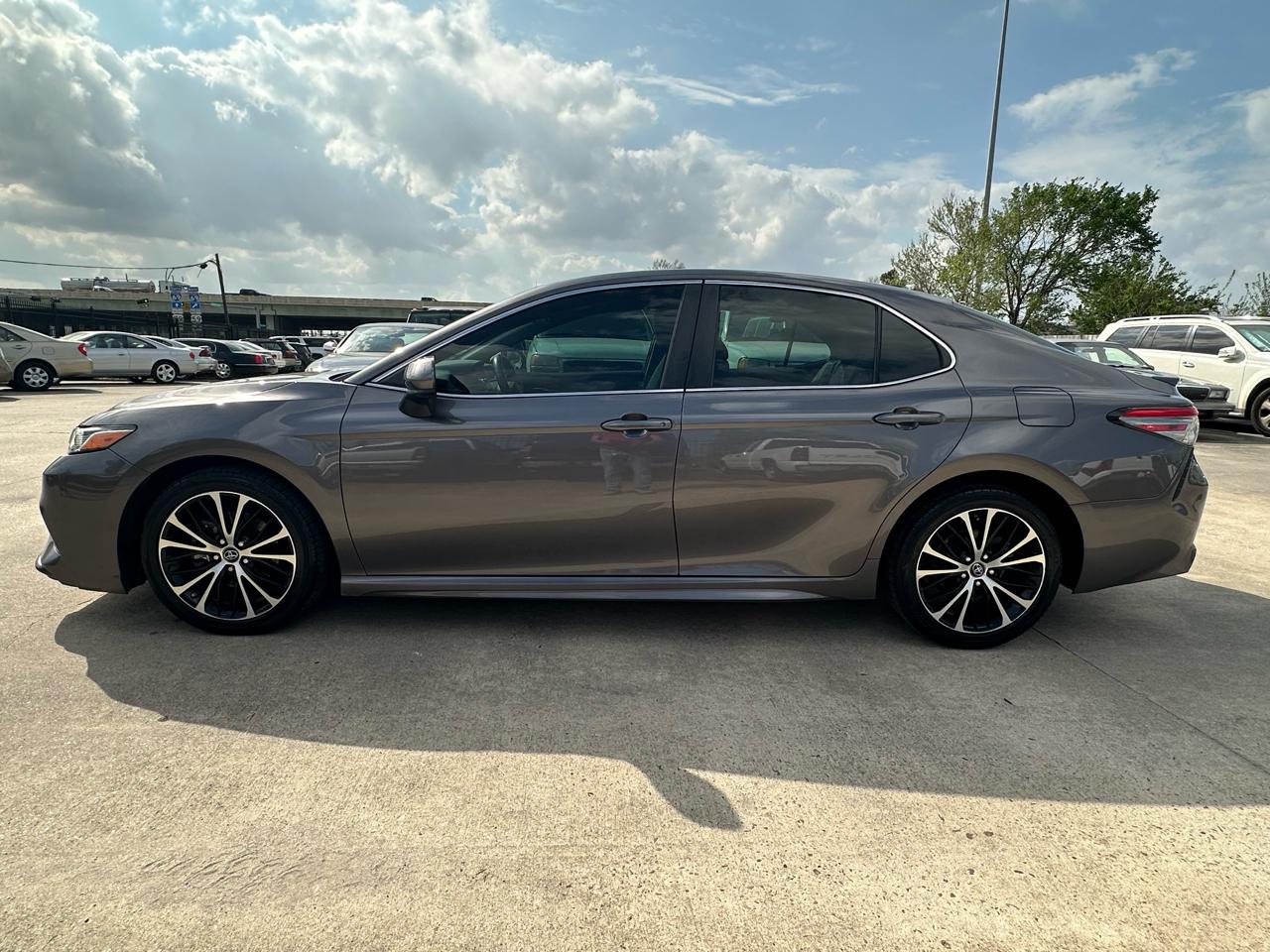Toyota Camry SE 2019