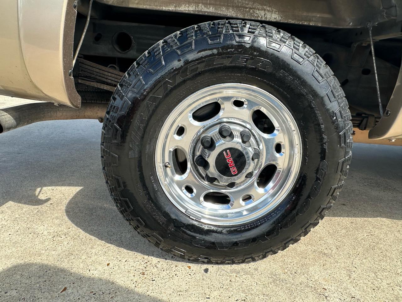 GMC Sierra 2500 SLE Crew Cab 2WD 2004