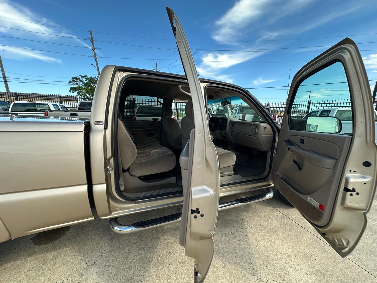 GMC Sierra 2500 SLE Crew Cab 2WD 2004