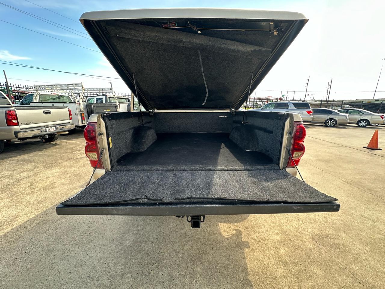 GMC Sierra 2500 SLE Crew Cab 2WD 2004