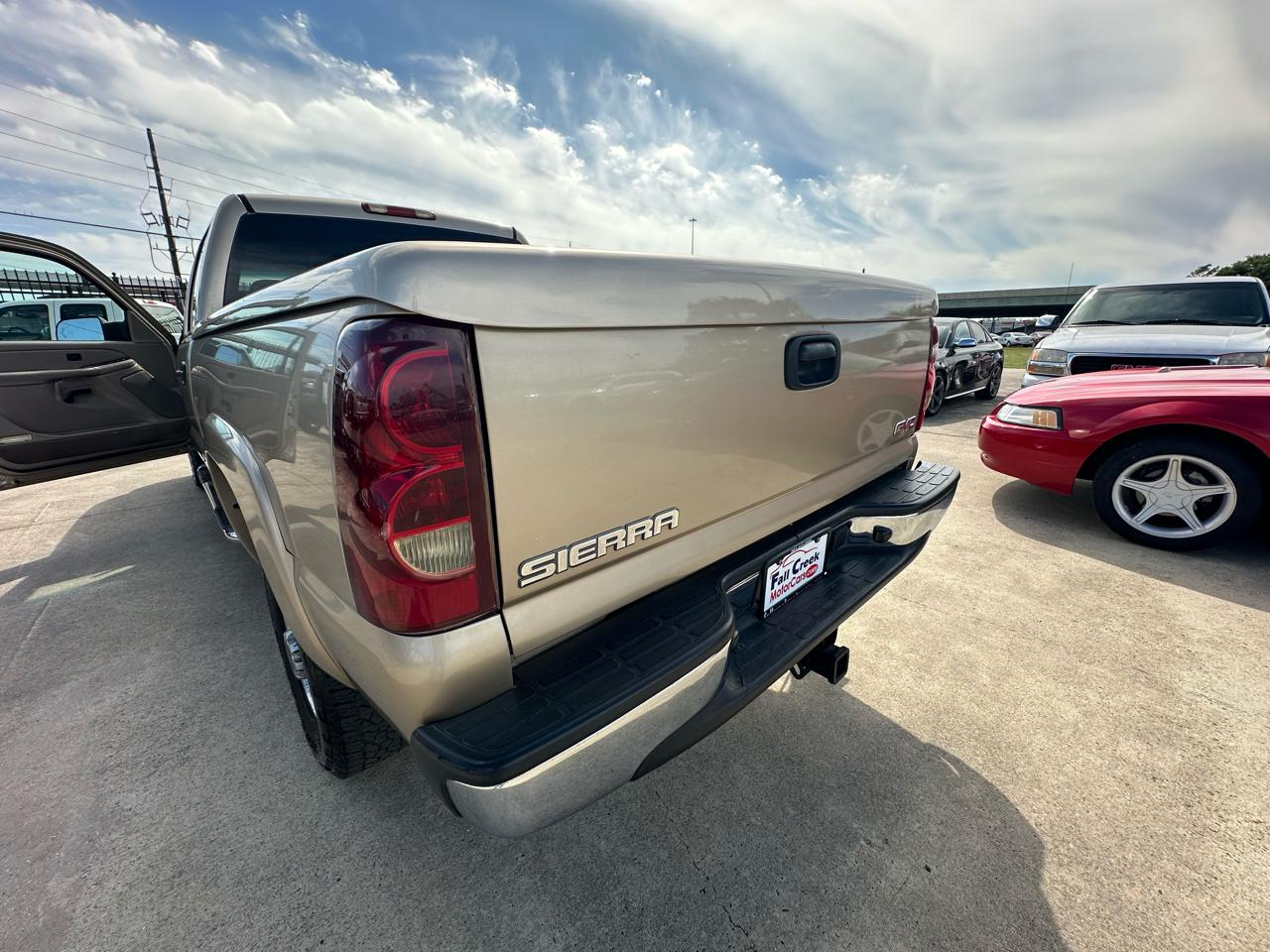 GMC Sierra 2500 SLE Crew Cab 2WD 2004