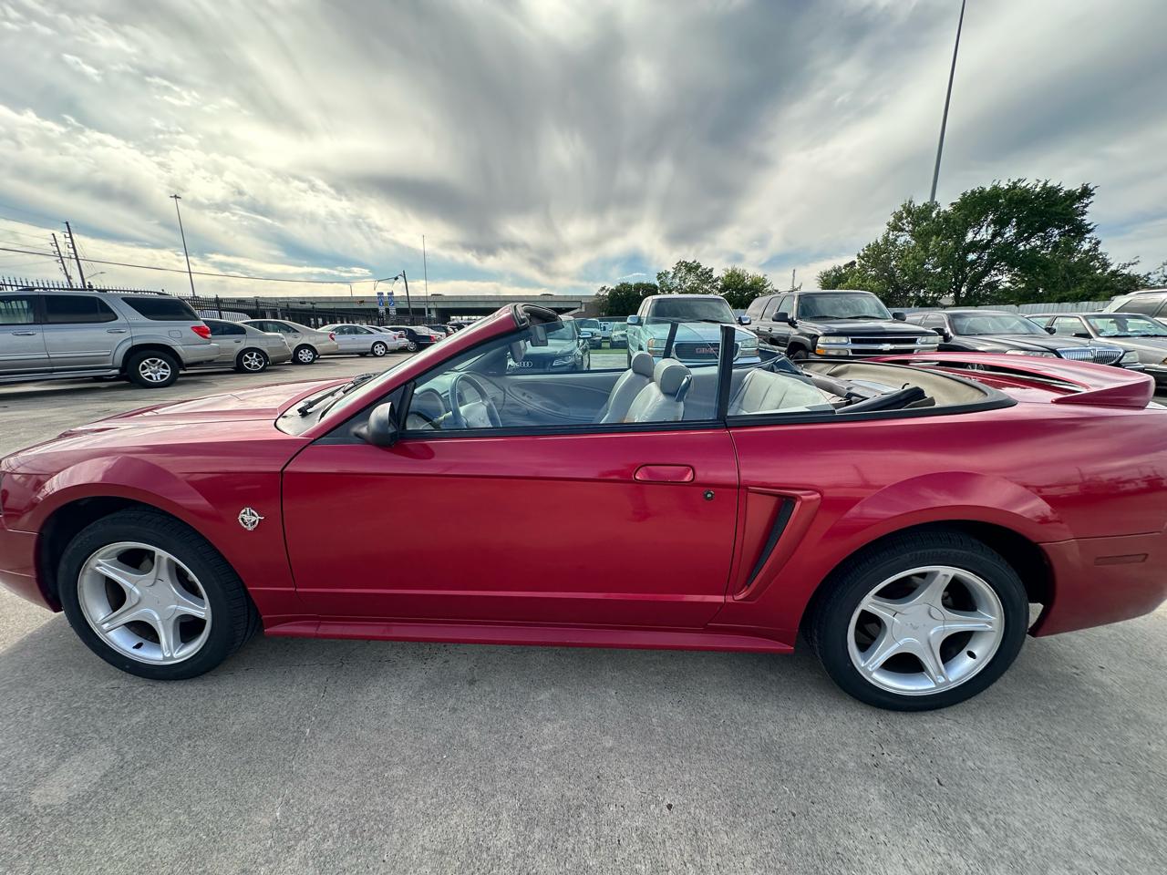 Ford Mustang GT convertible 1999