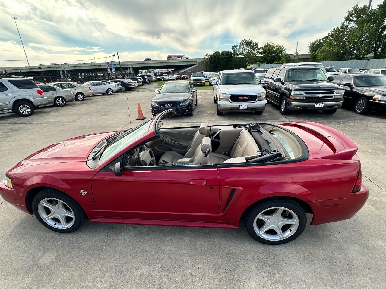 Ford Mustang GT convertible 1999