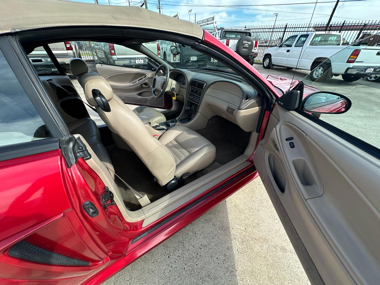 Ford Mustang GT convertible 1999