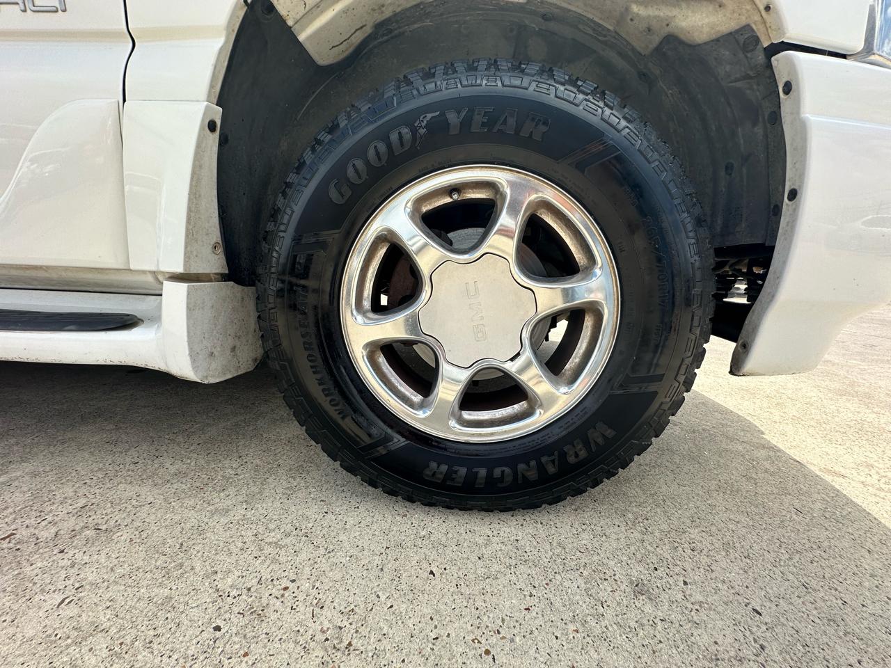 GMC Yukon Denali XL 2002