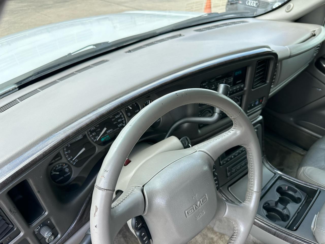 GMC Yukon Denali XL 2002