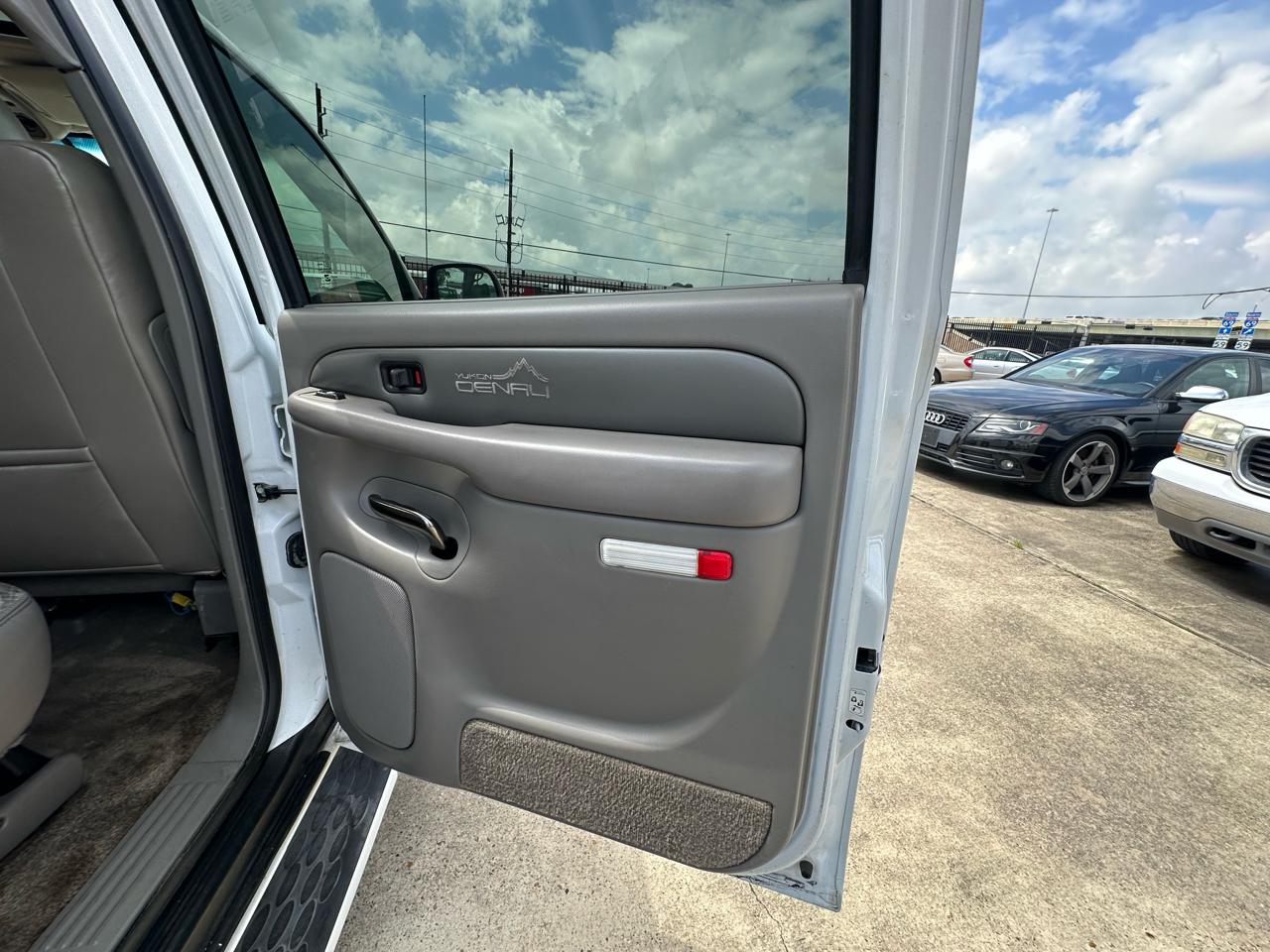 GMC Yukon Denali XL 2002