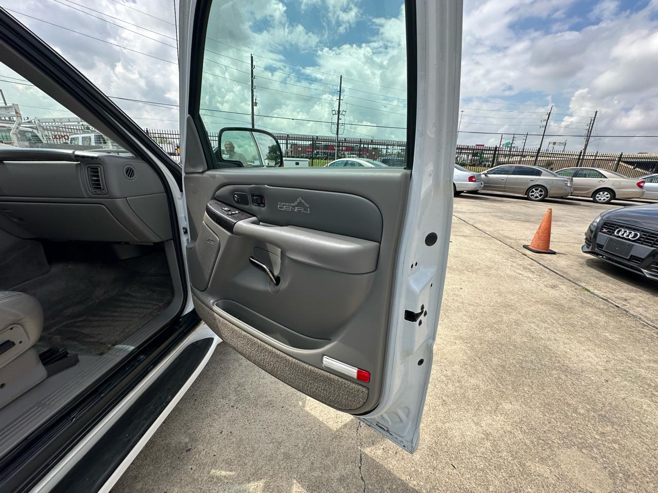 GMC Yukon Denali XL 2002