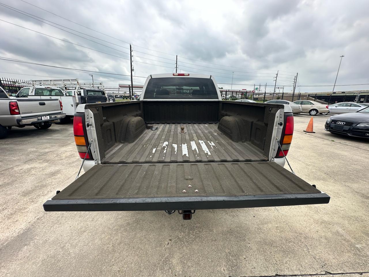 GMC Sierra 2500HD SLE Crew Cab Short Bed 4WD 2006