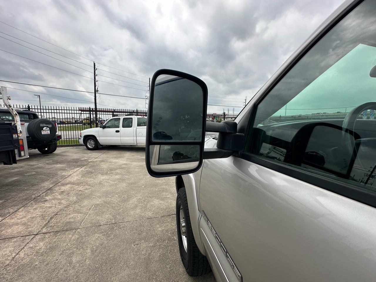 GMC Sierra 2500HD SLE Crew Cab Short Bed 4WD 2006