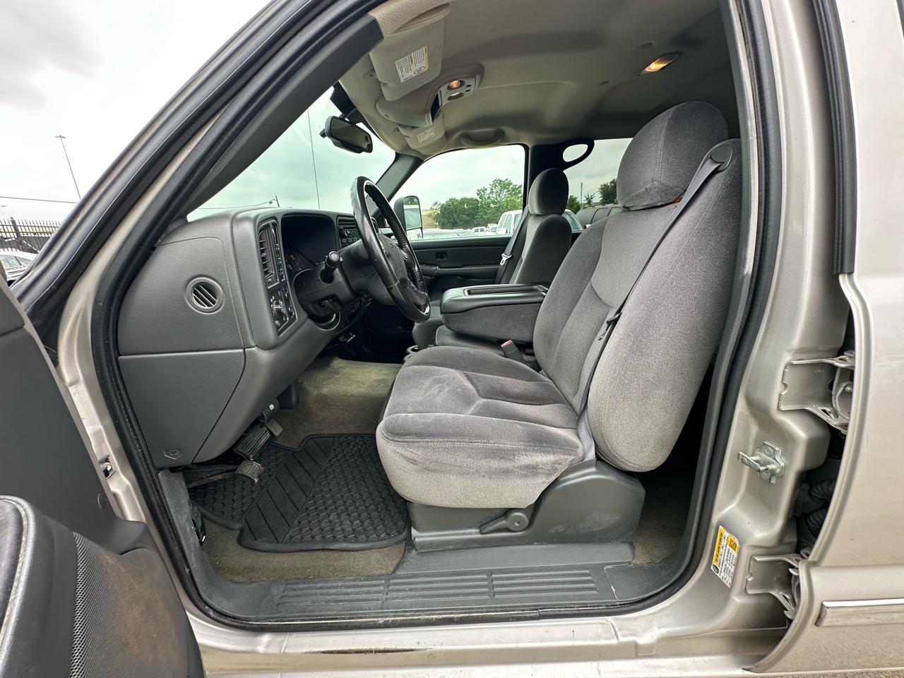 GMC Sierra 2500HD SLE Crew Cab Short Bed 4WD 2006