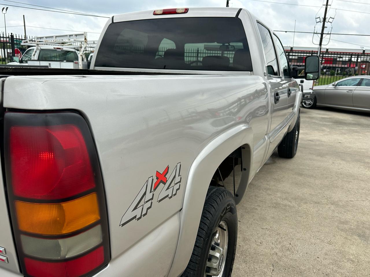 GMC Sierra 2500HD SLE Crew Cab Short Bed 4WD 2006