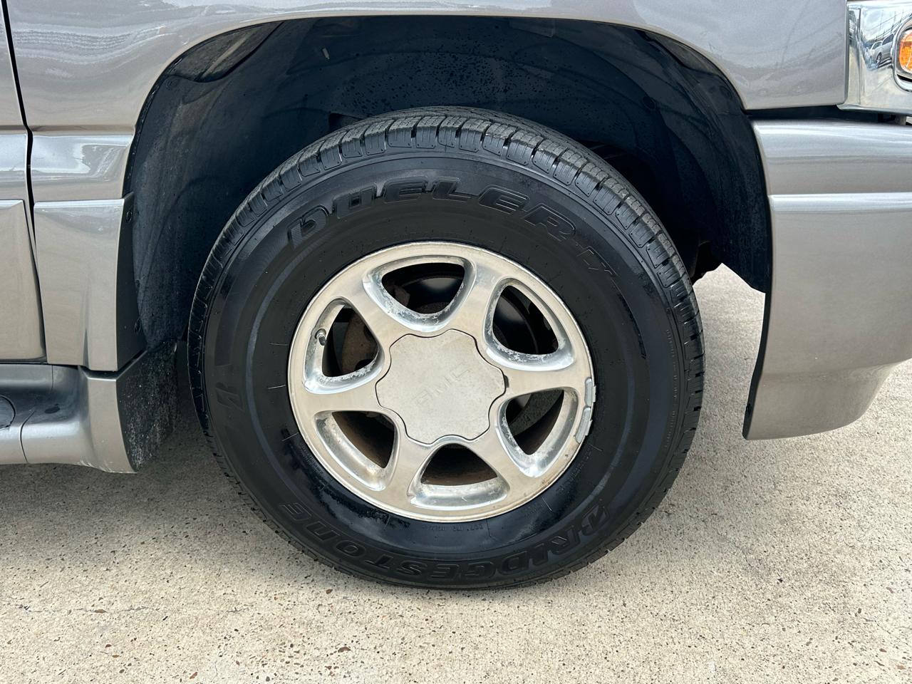 GMC Yukon Denali XL 2005