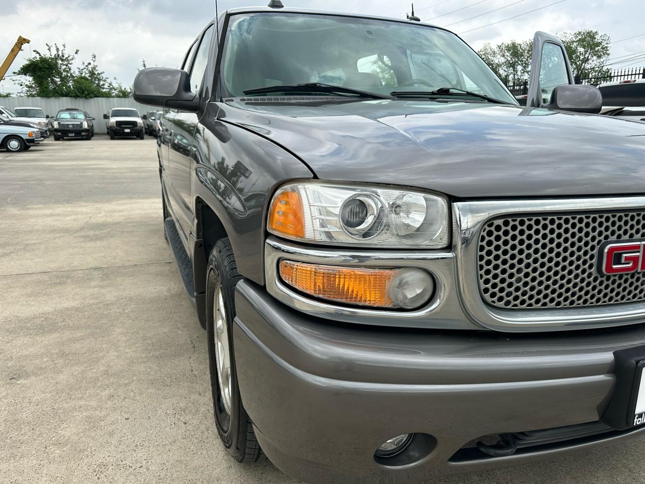GMC Yukon Denali XL 2005