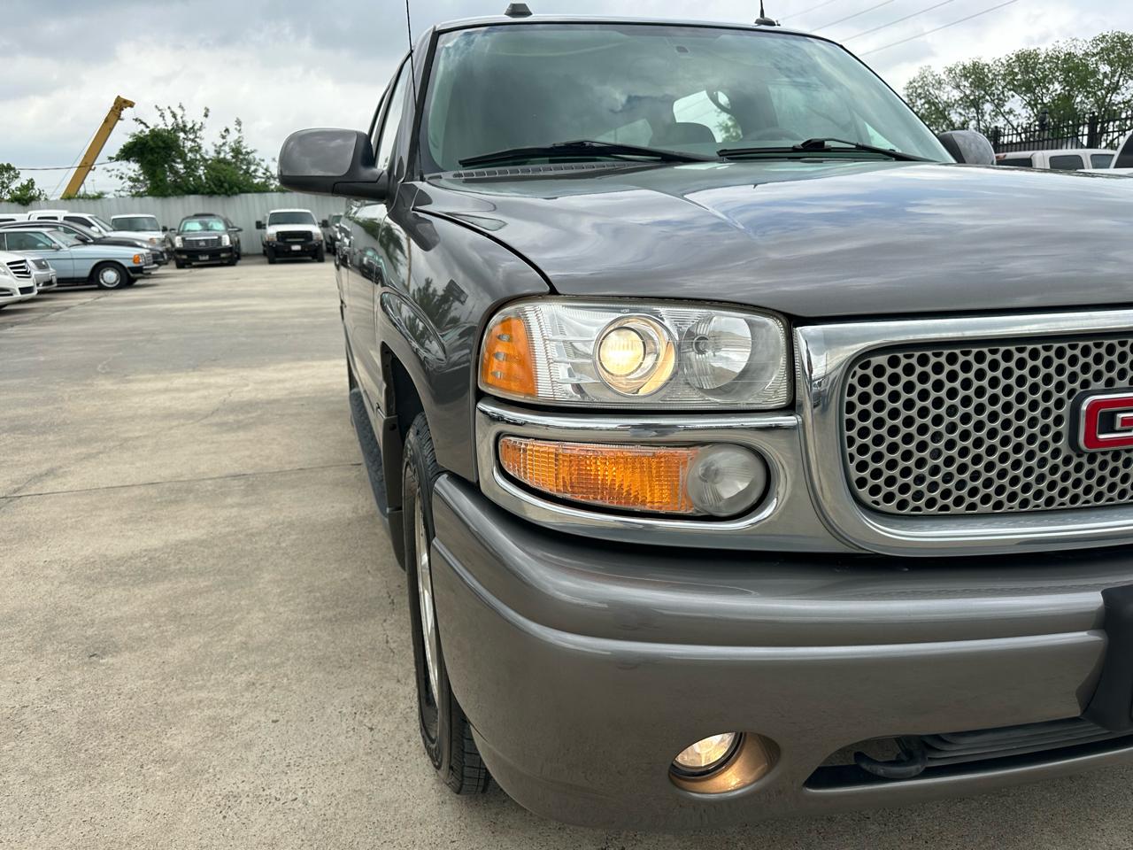 GMC Yukon Denali XL 2005