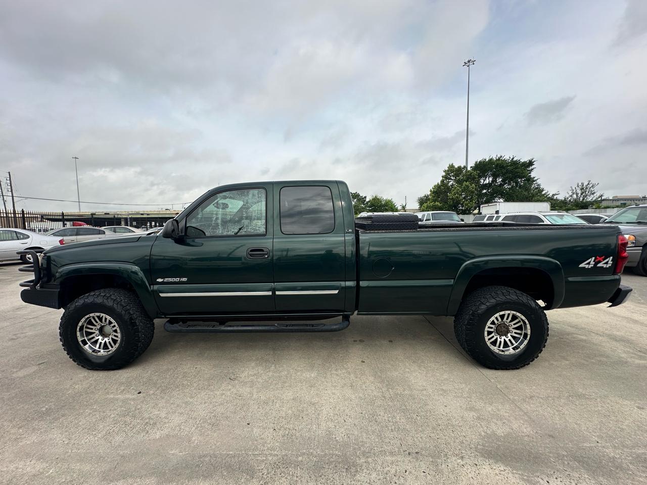 Chevrolet Silverado 2500HD LS Ext. Cab Long Bed 4WD 2004