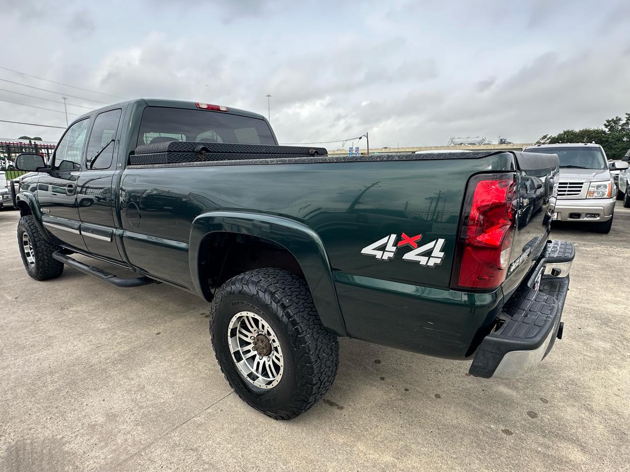 Chevrolet Silverado 2500HD LS Ext. Cab Long Bed 4WD 2004