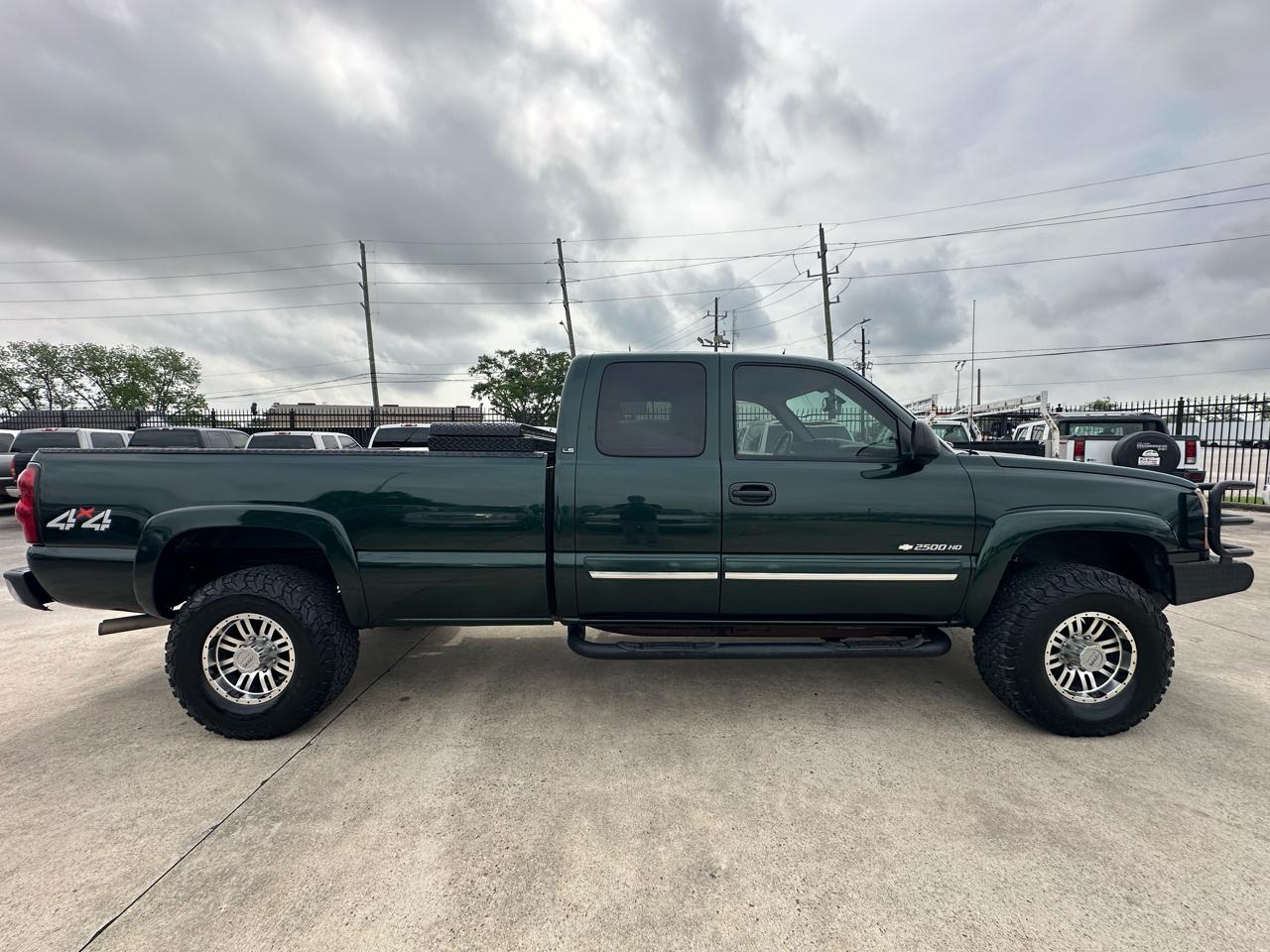 Chevrolet Silverado 2500HD LS Ext. Cab Long Bed 4WD 2004