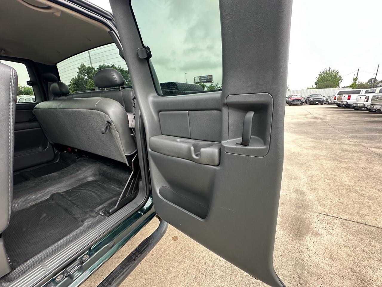 Chevrolet Silverado 2500HD LS Ext. Cab Long Bed 4WD 2004