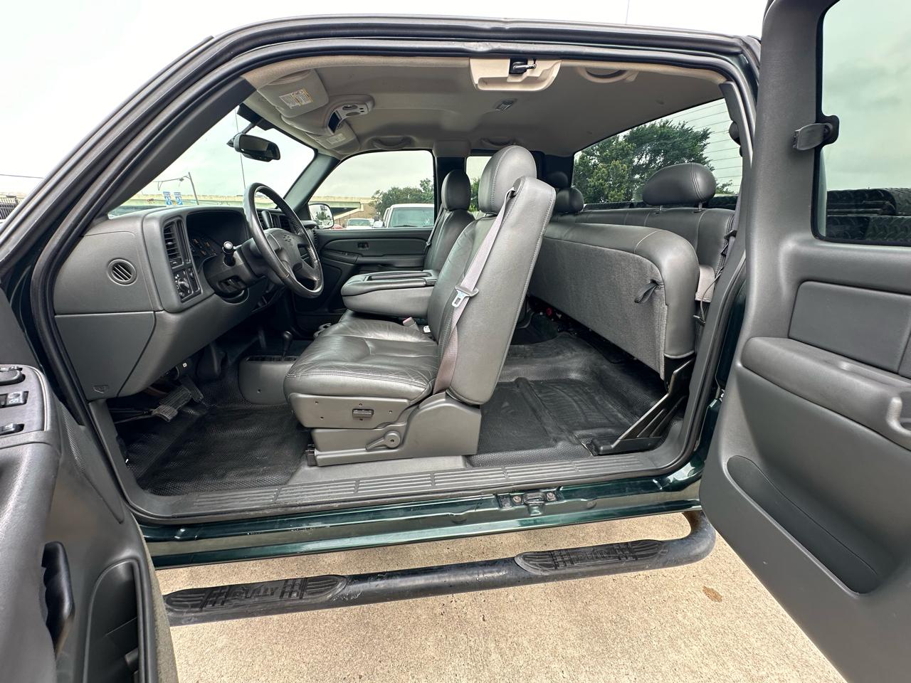 Chevrolet Silverado 2500HD LS Ext. Cab Long Bed 4WD 2004