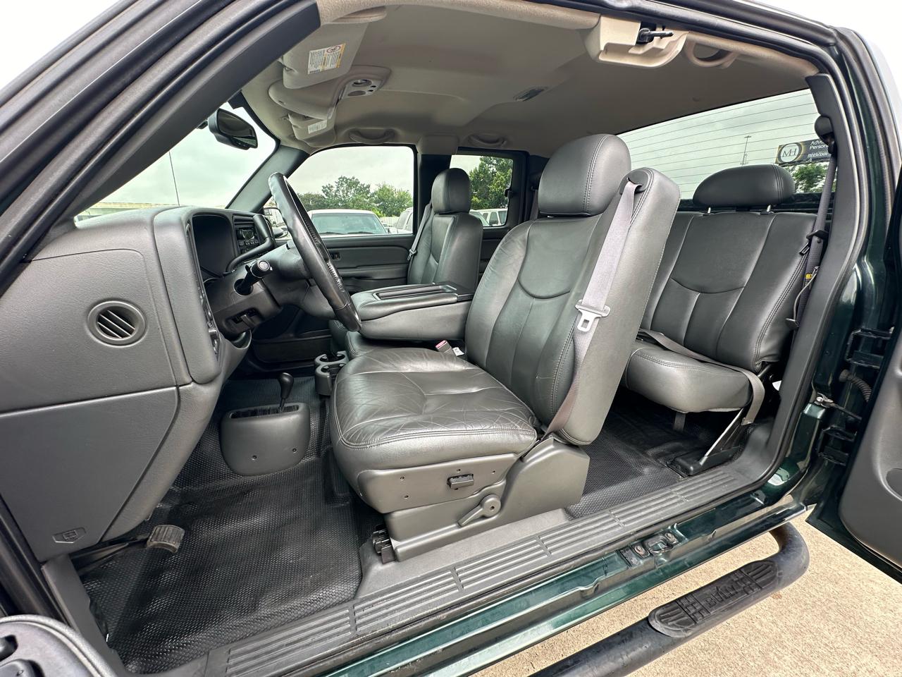 Chevrolet Silverado 2500HD LS Ext. Cab Long Bed 4WD 2004