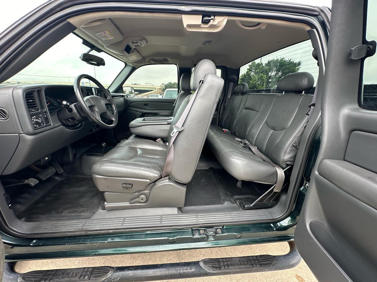 Chevrolet Silverado 2500HD LS Ext. Cab Long Bed 4WD 2004