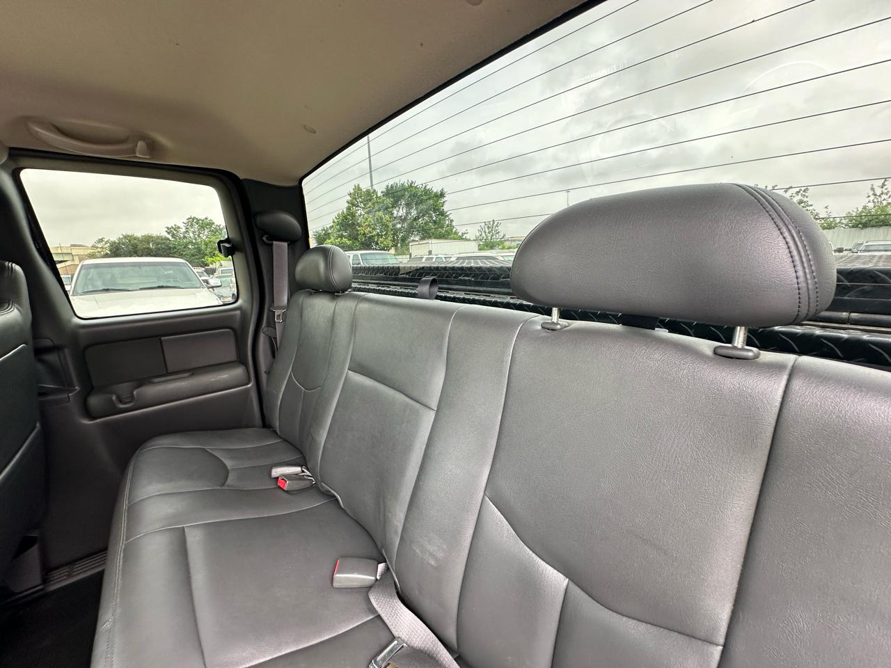 Chevrolet Silverado 2500HD LS Ext. Cab Long Bed 4WD 2004