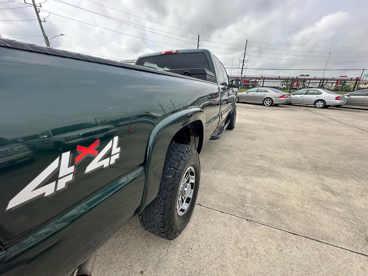 Chevrolet Silverado 2500HD LS Ext. Cab Long Bed 4WD 2004