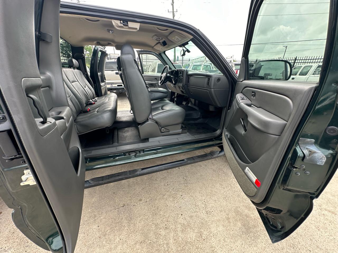 Chevrolet Silverado 2500HD LS Ext. Cab Long Bed 4WD 2004