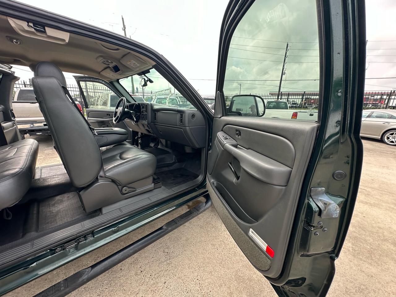 Chevrolet Silverado 2500HD LS Ext. Cab Long Bed 4WD 2004