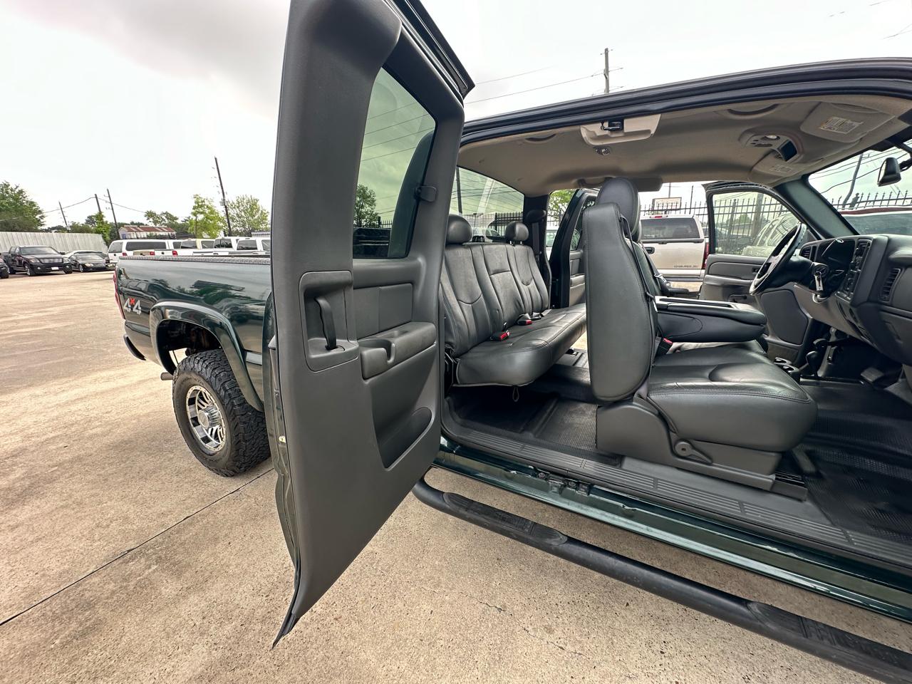 Chevrolet Silverado 2500HD LS Ext. Cab Long Bed 4WD 2004
