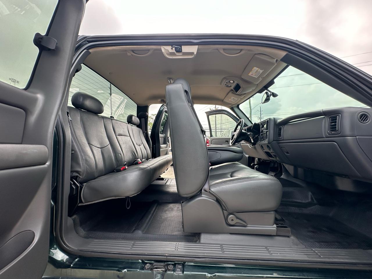 Chevrolet Silverado 2500HD LS Ext. Cab Long Bed 4WD 2004