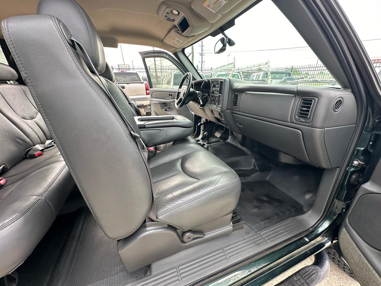 Chevrolet Silverado 2500HD LS Ext. Cab Long Bed 4WD 2004