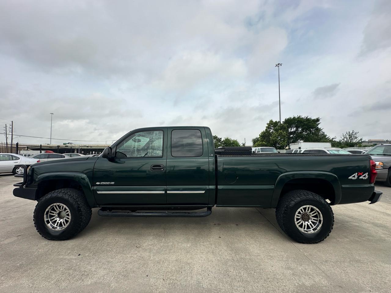 Chevrolet Silverado 2500HD LS Ext. Cab Long Bed 4WD 2004