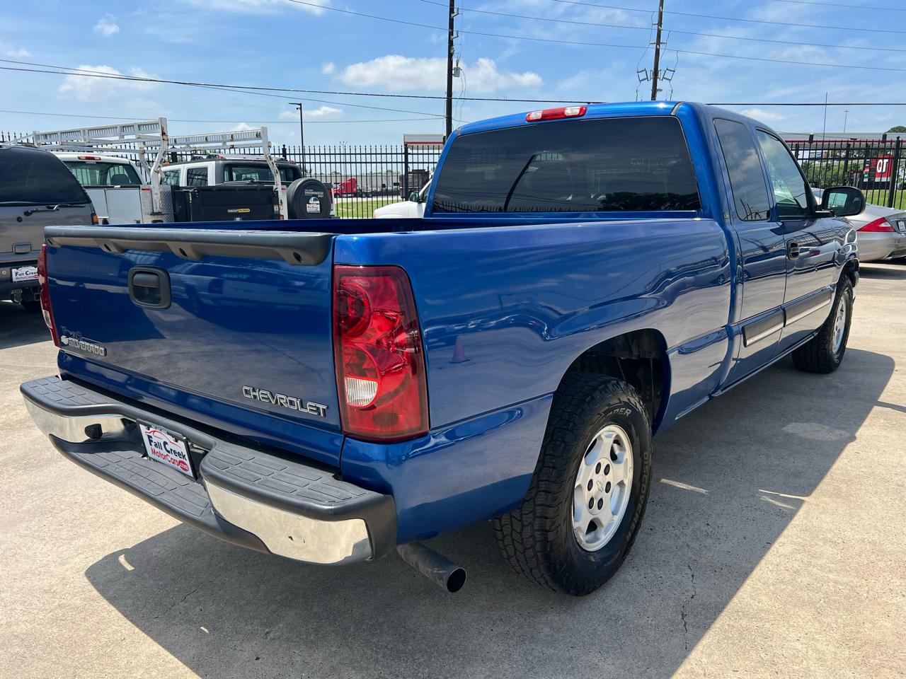 Chevrolet Silverado 1500 LS Ext. Cab 3-Door Short Bed 2WD 2003