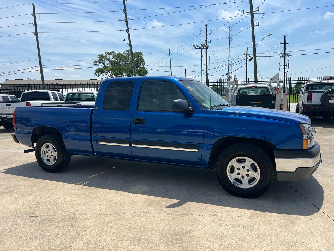 Chevrolet Silverado 1500 LS Ext. Cab 3-Door Short Bed 2WD 2003